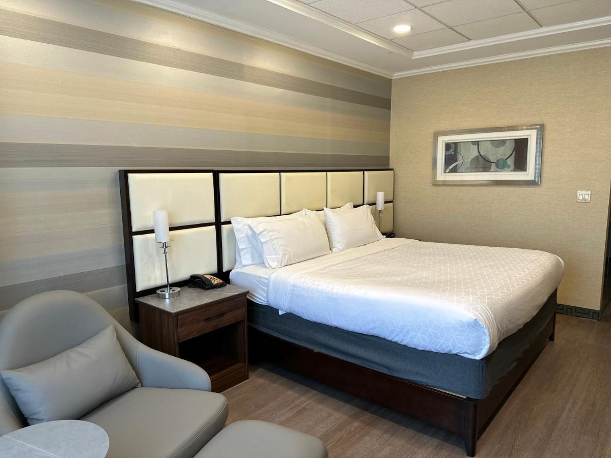 Holiday Inn Plainview-Long Island By Ihg Экстерьер фото
